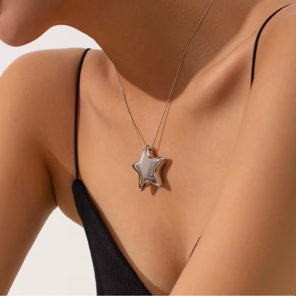 Silver Star Pendant Necklace
Waterproof 
Stainless Steel